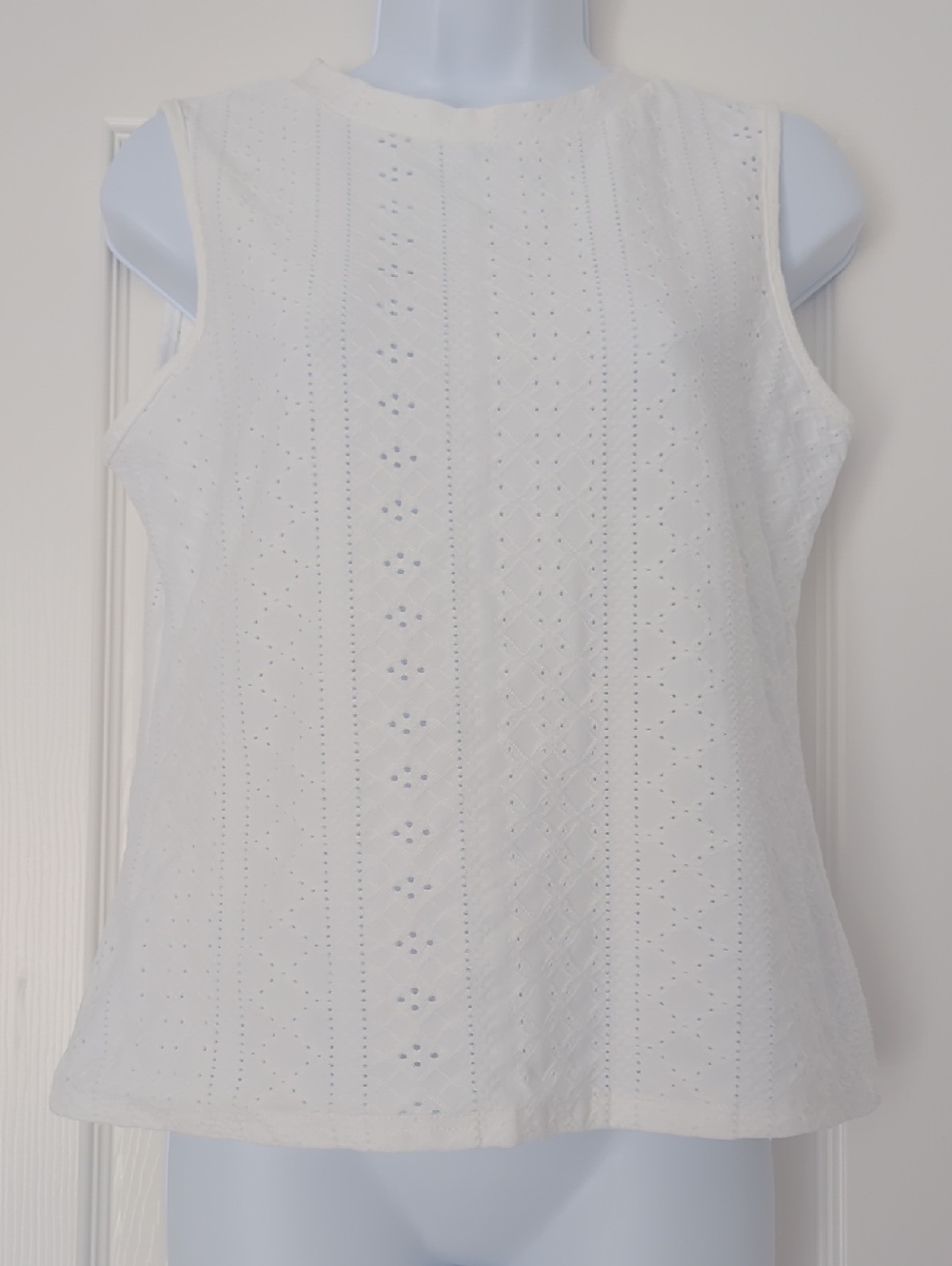 Source Unknown White Eyelet Sleeveless Tank
